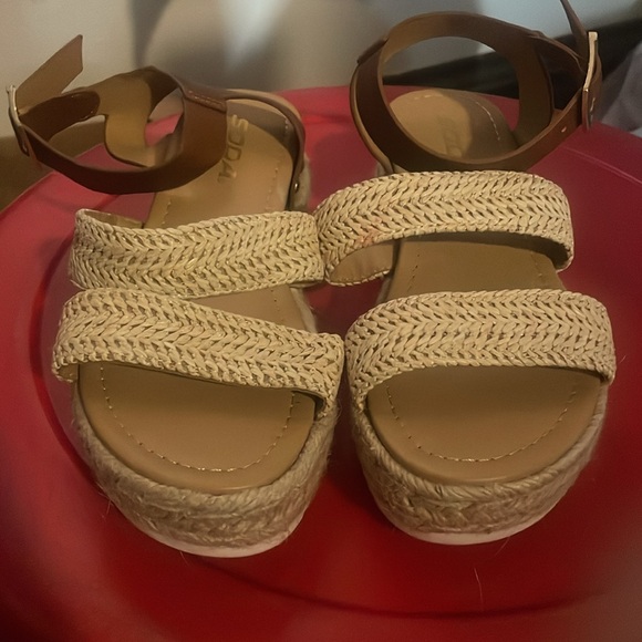 Sandals - Picture 2 of 3